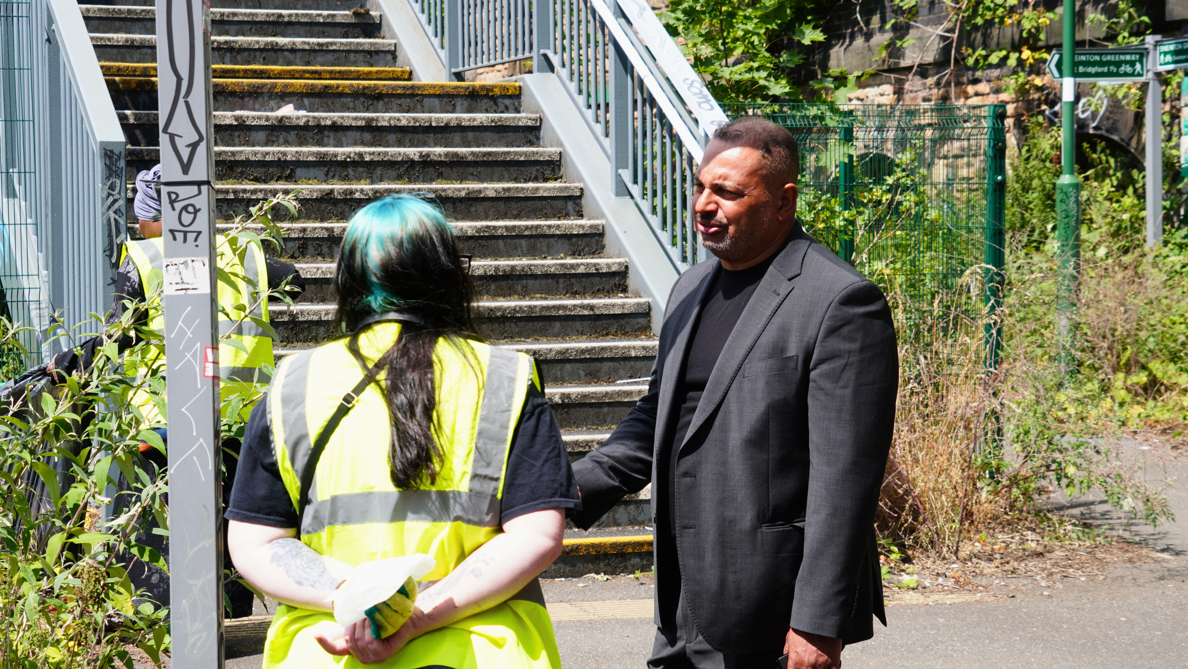PCC Godden talking with someone on the IJ scheme